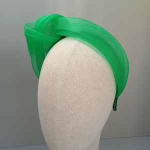 Green fascinator, Wedding guest hairpiece, Mother of the bride or groom, Races hatinator, Hat alternative, Ladies day, Event headband, Grass