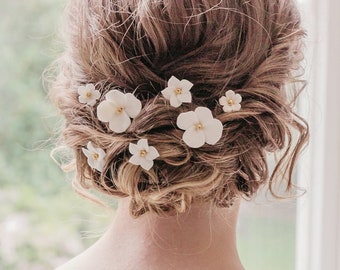 Rustic bridal headpiece, Floral hair pins, Classic wedding hairpiece, Modern bride accessory, Up do hair accessories, White flower pins