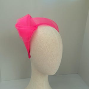 Hot pink fascinator, Wedding guest hairpiece, Mother of the bride groom, Races hatinator, Hat alternative, Ladies day, Event headband