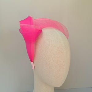 Pink fascinator with hot pink, light pink, fuschia pink. Races hairpiece, wedding guest accessory, mother of the bride, hat alternative