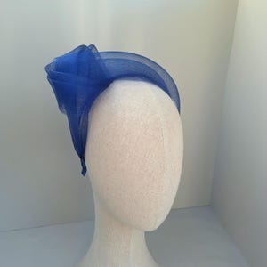Blue fascinator, Wedding guest hairpiece, Mother of the bride groom, Races hatinator, Hat alternative, Ladies day, Event headband