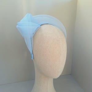 Pale light blue fascinator, Wedding guest hairpiece, Mother of the bride groom, Races hatinator, Hat alternative, Ladies day, Event headband