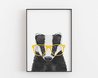 Puede incluir: Una ilustración en blanco y negro de un tejón con gafas amarillas. El tejón está mirando directamente al espectador.