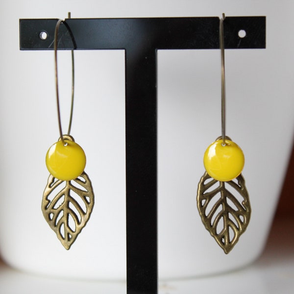 Boucles d'oreilles créole bronze et jaune, sequin émaillé, feuille, minimaliste, tendance, cadeau, anniversaire, noël