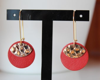 earrings red leather and gold hammered shuttle sequin, lamb leather, minimalist jewelry, gift idea, birthday, Christmas
