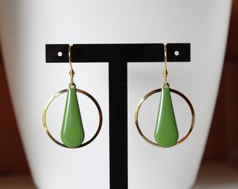 Avocado green earrings, enamelled sequin drop, golden ring, minimalist, trendy, gift, birthday, Christmas