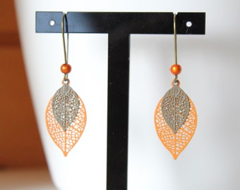 boucles d'oreille orange et taupe, feuille filigrane, bijoux minimaliste, idée cadeau, anniversaire, Noël