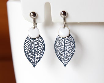 Pendientes de clip, pendientes azul marino y blanco, joyas minimalistas, idea de regalo, hoja de filigrana