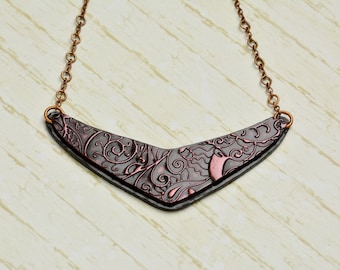 Kleine slabbetje ketting Sierlijke ketting Zwarte ketting Koudroze ketting Roze metaaltint Zwart roze ketting Bib ketting Cadeau voor nichtje Cadeau moeder