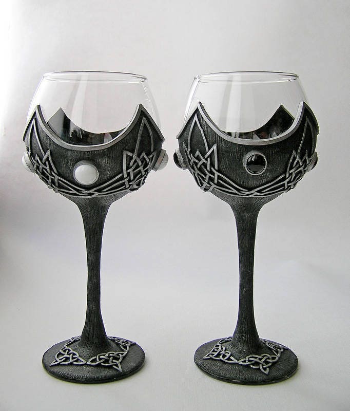 Set Medieval Goblet is decorated with the Celtic knot Gothic wine