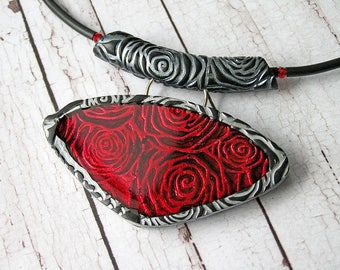 Gothic wedding Gothic roses Vampire wedding Gothic necklace Jewelry Red rose necklace Red black necklace Bright accessory Vampire necklace
