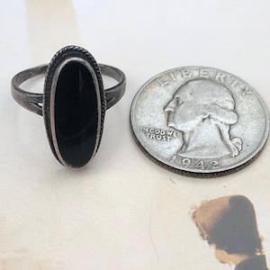 Vintage Sterling and Onyx Ring -- size 8 1/4