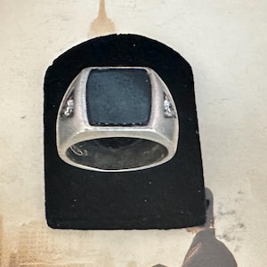 Vintage Sterling and Onyx Ring with Stones on each side -- size 9