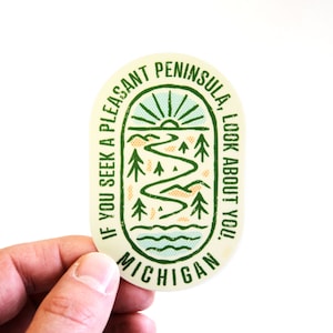 Pegatina con el lema "Nature Path Michigan" de estilo vintage, vinilo premium para todo tipo de clima, para coche o botella de agua.