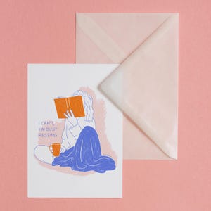 Busy Resting – cartolina con busta, stampa artistica, illustrazione, arte