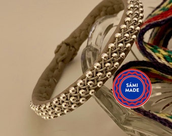 Sami bracelet in reindeer leather (warm light grey) reindeer horn,pewter & silver beads Sami made Armbinde Brassard Nordic Jewelry Gift