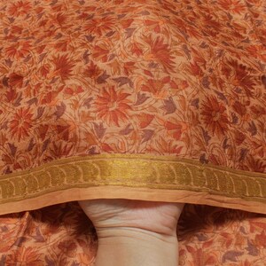 Sari vintage marrone Sushila 100% seta pura, tessuto morbido con stampa floreale, sari artigianale, da indossare o per scopi artigianali