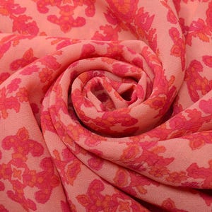 Sushila Vintage Peach Branded Saree Tessuto stampato floreale in georgette pura al 100% per uso da indossare o per scopi artigianali