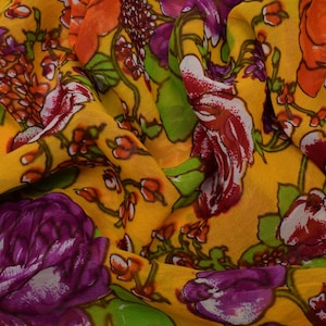 Tessuto per abito giallo 100% pura seta georgette stampata Sari tagliato su misura