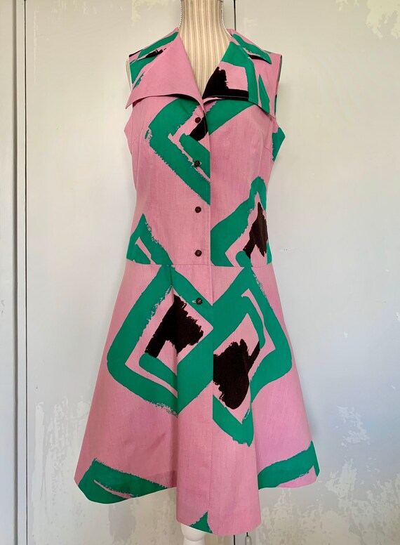 70’s mini dress in abstract, bold print / flapper