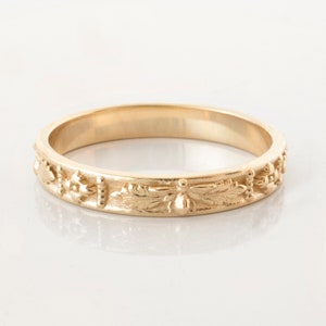 Vintage 14K Gold Bee and Floral Wedding Band