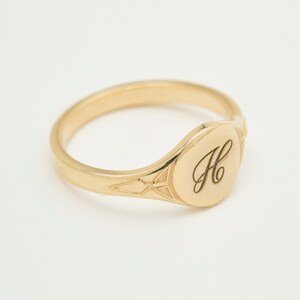 Art Deco Women's dainty Signet Ring in 14 Karat solid gold - * ENGRAVABLE *