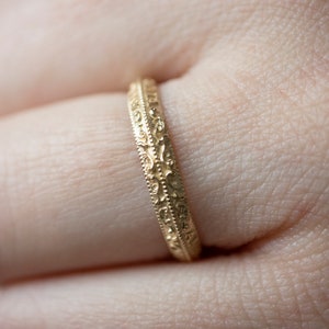 Antique 'Love Conquers All' Wedding Ring Latin Letters Victorian Vintage Wedding Band in 14 karat Solid Gold image 5