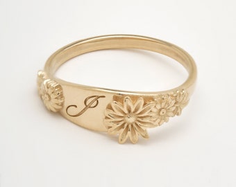 Daisy Signet - Dainty Botanical Floral Ring in 14K solid gold