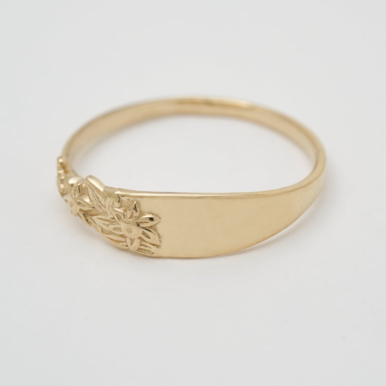 Gold Flower Signet Vintage Style Ring for women, engraved in 14K Solid Gold image 3