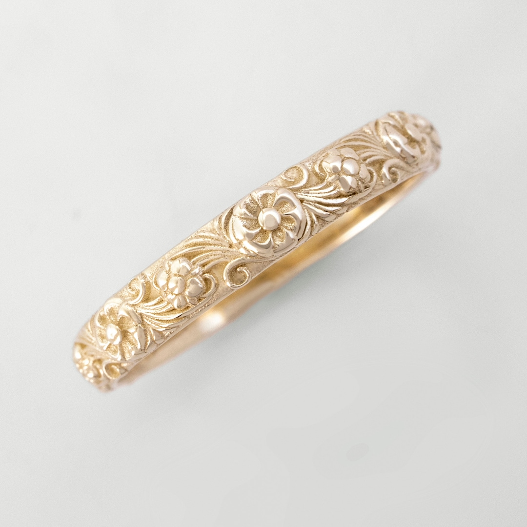 Floral Gold Victorian Style Wedding Band | Antique Carved Ring ...