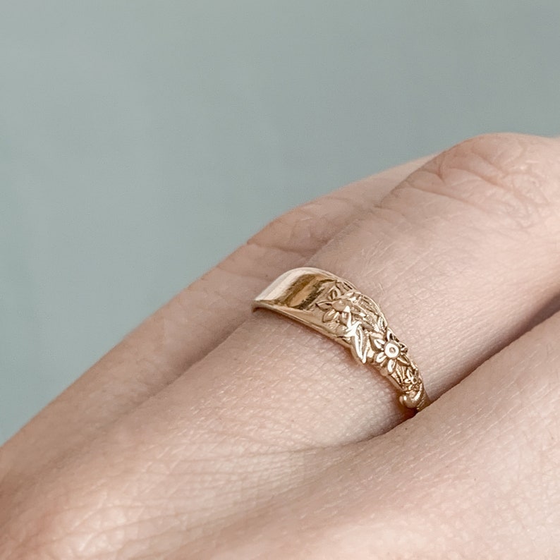 Gold Flower Signet Vintage Style Ring for women, engraved in 14K Solid Gold image 5