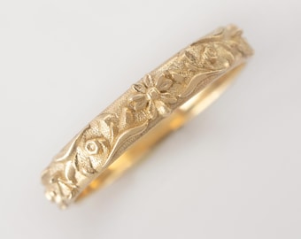 Spring Breeze Botanical Gold Wedding Band: Vintage Style Floral Engagement Ring