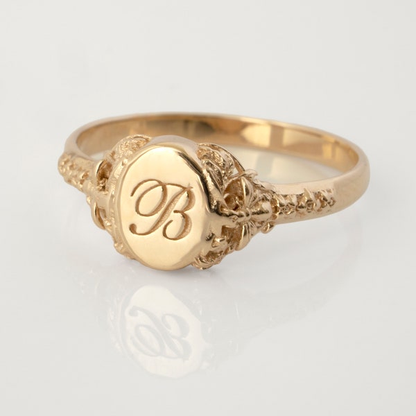 Antique Bee Signet Ring - Vintage style signet ring Personalized monogram ring for women in 14K solid gold