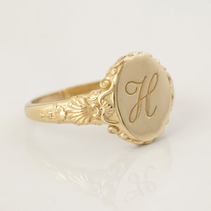 Seashell Signet Ring | Vintage Ocean signet |  Personalized monogram ring | Antique Signet Ring
