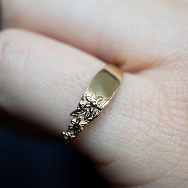Gold Flower Signet Vintage Style Ring for women, engraved in 14K Solid Gold image 6