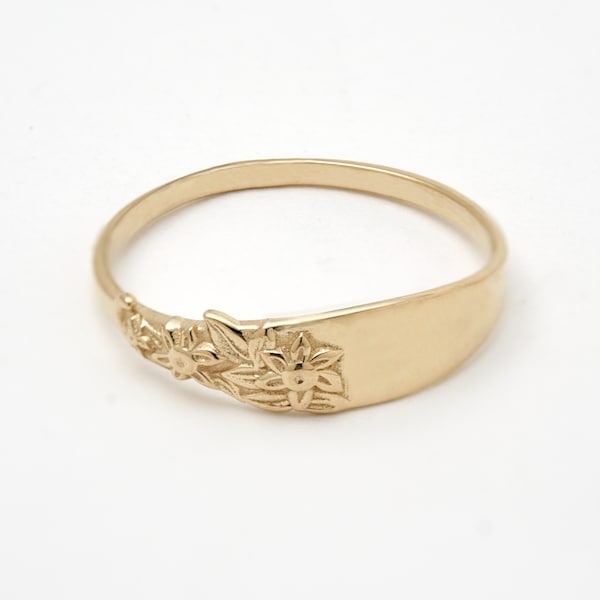 Gold Flower Signet Vintage Style Ring for women, engraved in 14K Solid Gold