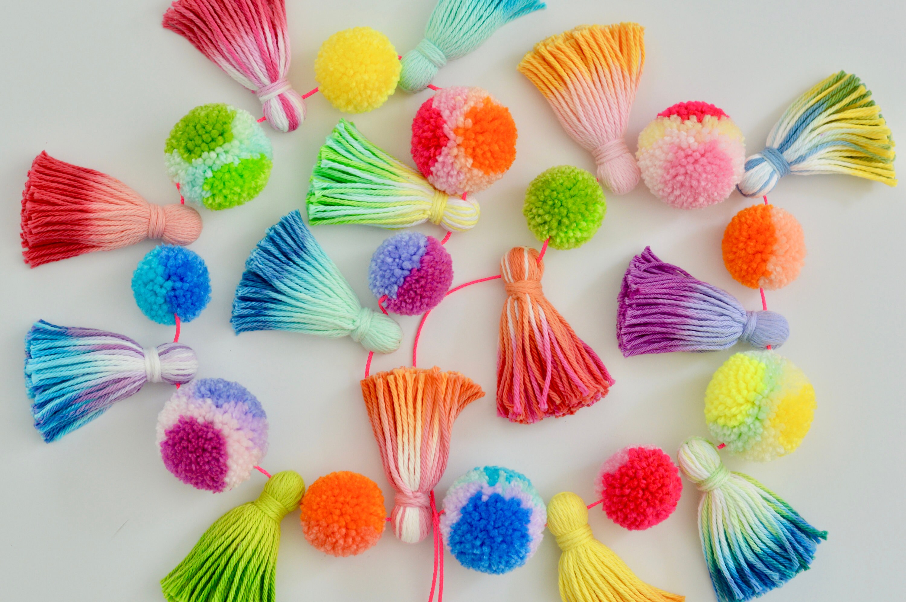 Yarn tassel pompom garland / tassel garland / pompom garland / Etsy