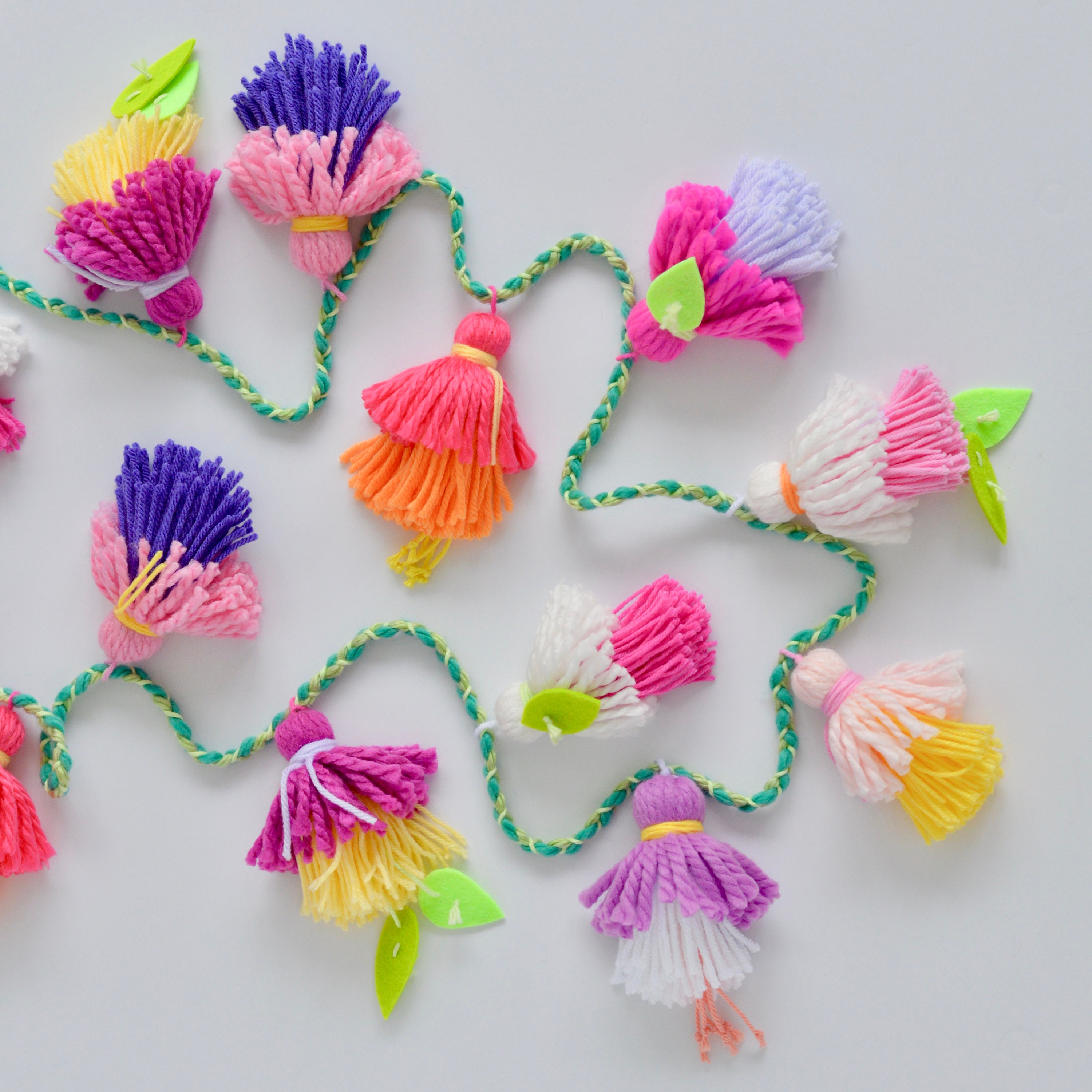 Yarn tassel garland / tassel garland / flower garland / Etsy
