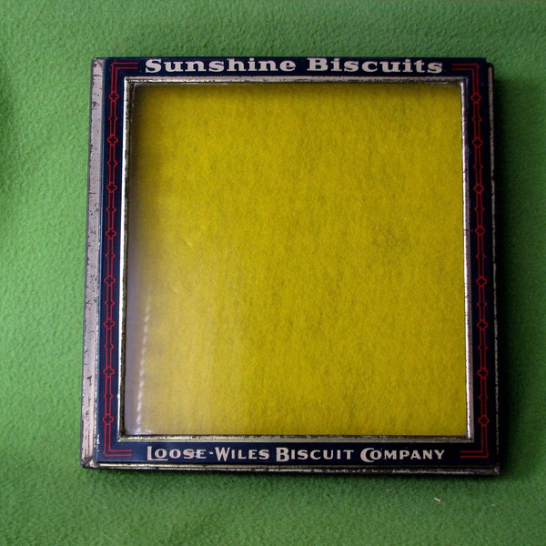 Vintage Sunshine Country Store Biscuit Box Top, Russakov Can Company, Chicago, Illinois, 1920s