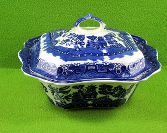 Antique Blue Willow Covered Serving Dish, Scalloped Rim by Allerton & Sons of Longton England from 1929 to 1942