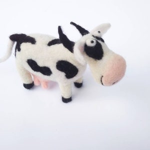 Figurine de vache en feutre, vache en laine, jouet fait main