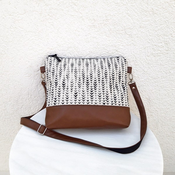 Crossbody Bag with inside pockets, natural white purse, Small Light shoulder bag, Day Vegan bag, Hand print, Boho style myPERI