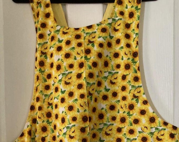 SUNFLOWERS ON REVERSIBLE Cross Back Apron