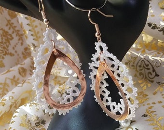 Rose Gold and white teardrop earrings, White lace tatted earrings with Rose gold plate, tatting jewelry, dangle earrings, textile jewelry