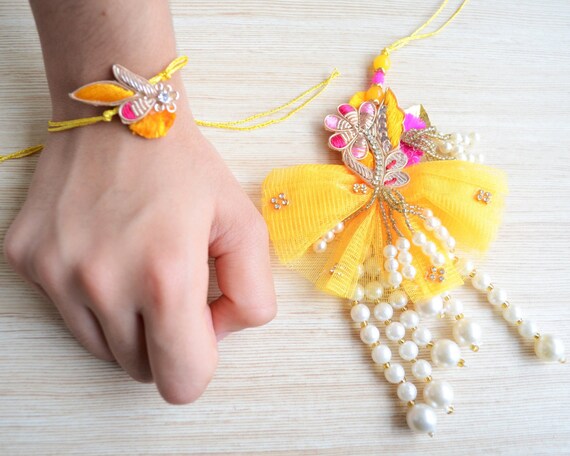 TIED RIBBONS Lot De 2 Rakhi Pour Frères Avec Cadeau | Rakhi Pour Bhaiya | Mini Carte De Vœux | Roli Tikka U2013 Bracelet Raksha Bandhan Rakhi Pour Frère Rakhi 2 Ensemble