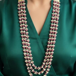 Lange gelaagde ketting met meerstrengige kraal, statement gelaagdheid Indiase sieraden, Rajasthani-parelmala, vintage gesneden robijnrode ketting