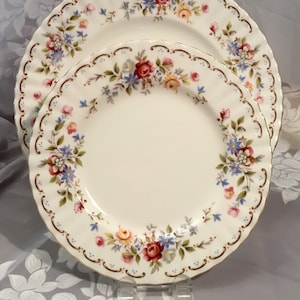 Set of 3 Royal Albert Jubilee Rose dinner plates. made in England