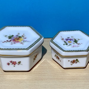 Conjunto de dos cajas de anillos de porcelana Royal Crown Derby vintage Derby Posies