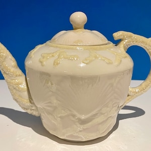 Vintage Belleek Shell tekanna. 6:e gröna märket. Ca 1965-1981