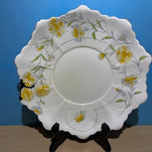 Vintage Paragon Embossed cake plate decorated with yellow Daisy and a butterfly. Ca. 1935